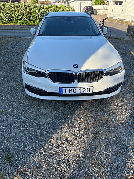 BMW 520d 2 of 5
