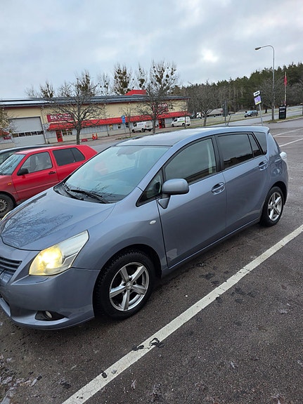 Toyota Verso 2 of 5