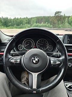 BMW 320i 2 of 2