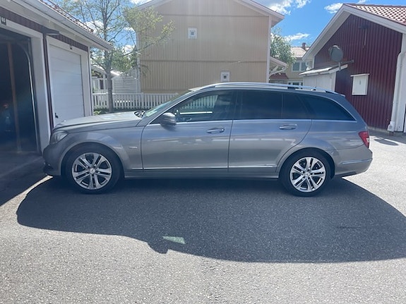 Mercedes-Benz C180 3 of 5