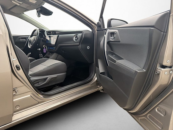 Toyota Auris 23 of 29