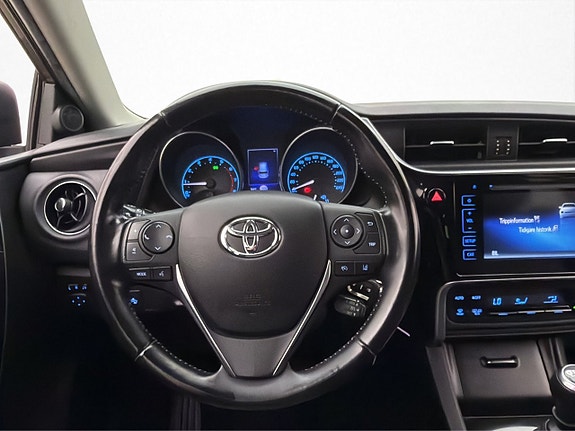 Toyota Auris 13 of 29