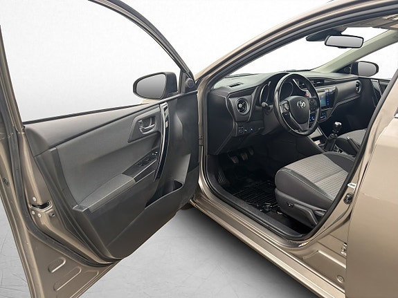 Toyota Auris 10 of 29