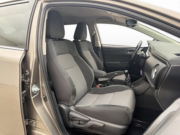 Toyota Auris 22 of 29
