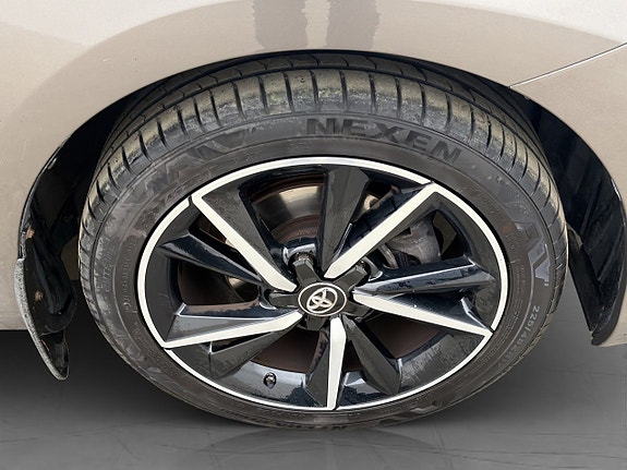 Toyota Auris 29 of 29