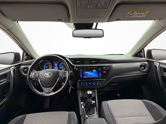 Toyota Auris 12 of 29