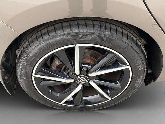Toyota Auris 26 of 29