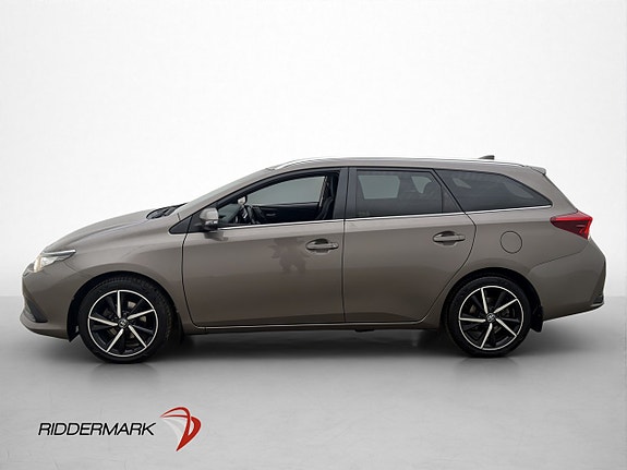Toyota Auris 5 of 29