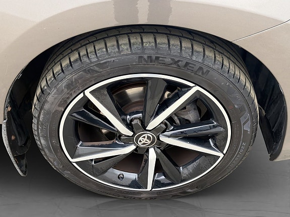 Toyota Auris 28 of 29