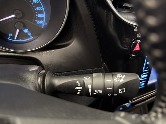 Toyota Auris 18 of 29