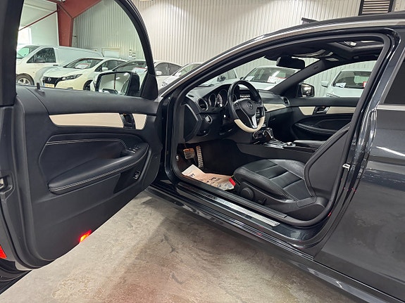 Mercedes-Benz C250 8 of 21