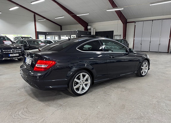 Mercedes-Benz C250 3 of 21