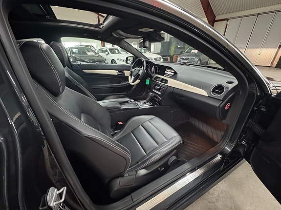 Mercedes-Benz C250 11 of 21