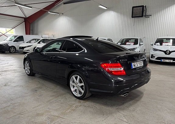 Mercedes-Benz C250 4 of 21