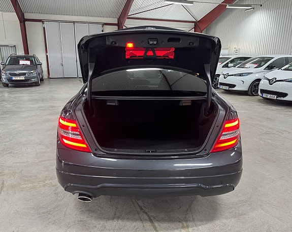 Mercedes-Benz C250 7 of 21
