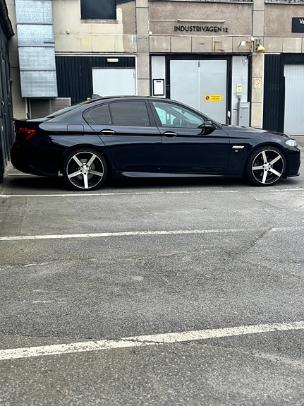 BMW 520d 2 of 5
