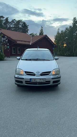 Nissan Almera Tino 2 of 10