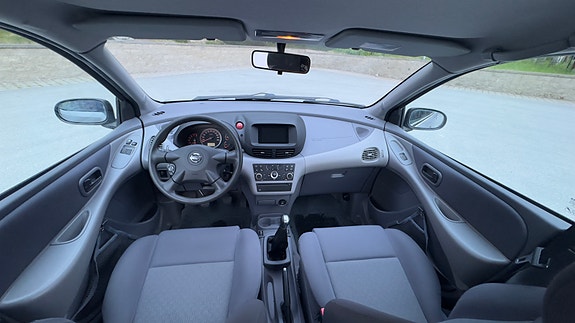 Nissan Almera Tino 7 of 10
