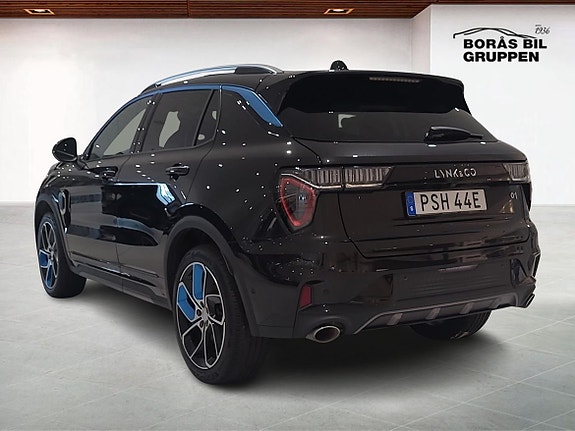 Lynk & Co 01 2 of 17