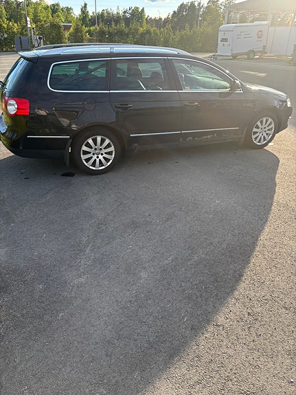 Volkswagen Passat 2 of 5