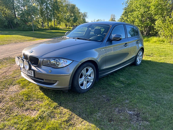 BMW 118d 2 of 5