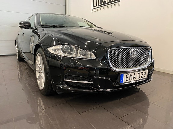 Jaguar XJ 8 of 30