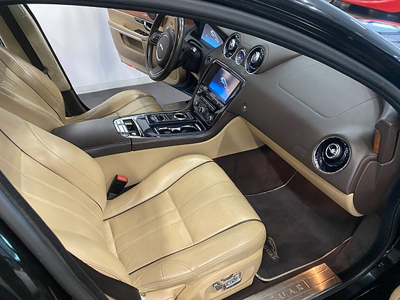Jaguar XJ 19 of 30