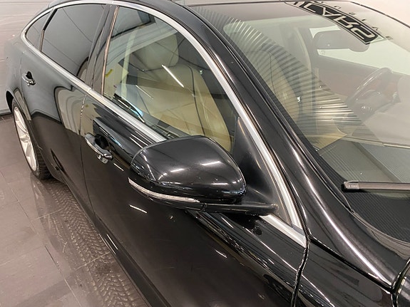 Jaguar XJ 29 of 30