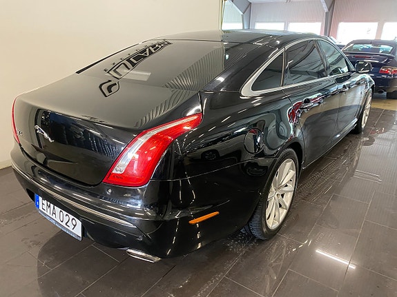 Jaguar XJ 9 of 30