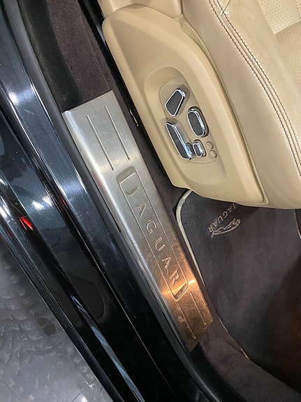 Jaguar XJ 28 of 30