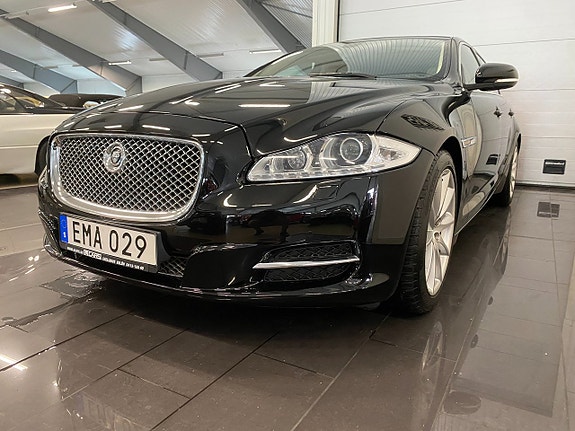 Jaguar XJ 7 of 30
