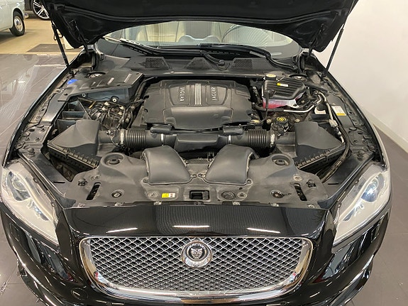 Jaguar XJ 23 of 30