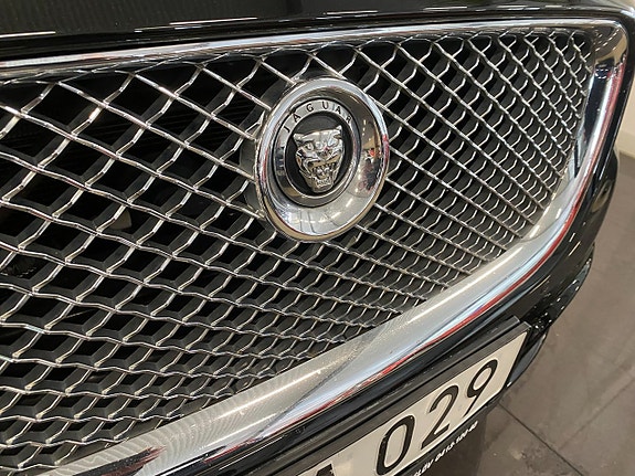 Jaguar XJ 24 of 30