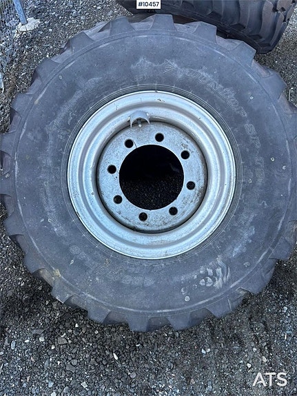 405/70R18 Däck på fälg till hjullastare (7,500:- ex moms)