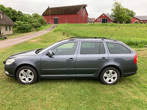 Skoda Octavia 2 of 5
