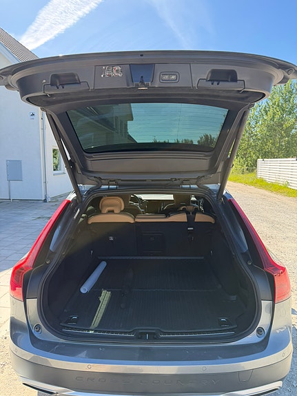 Volvo V90 Cross Country 3 of 5