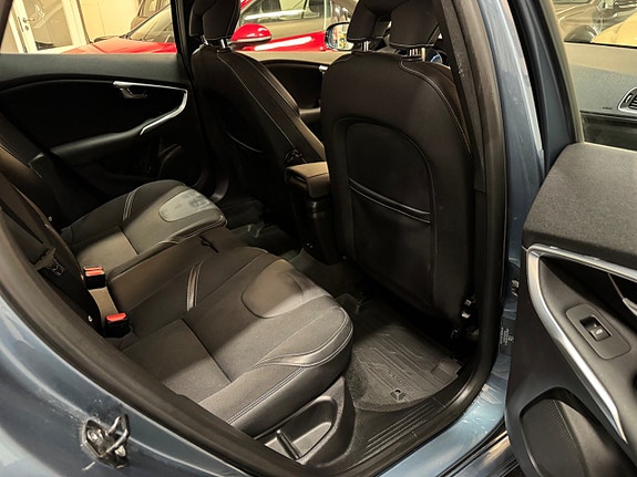 Volvo V40 16 of 28