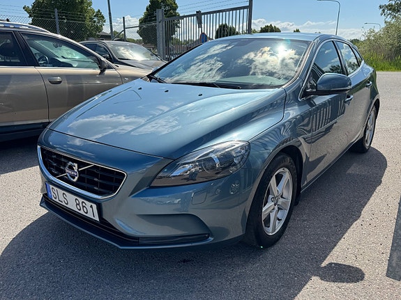 Volvo V40 7 of 28