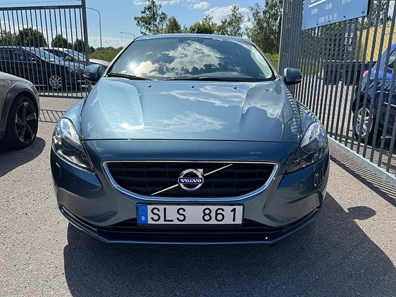 Volvo V40 8 of 28