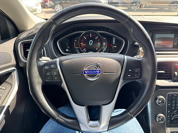Volvo V40 10 of 28