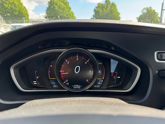 Volvo V40 27 of 28