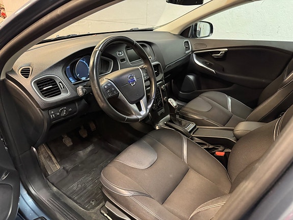 Volvo V40 17 of 28