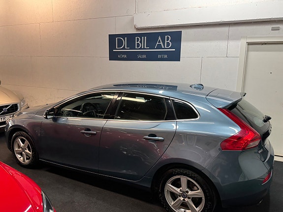 Volvo V40 26 of 28