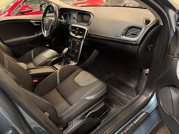 Volvo V40 14 of 28