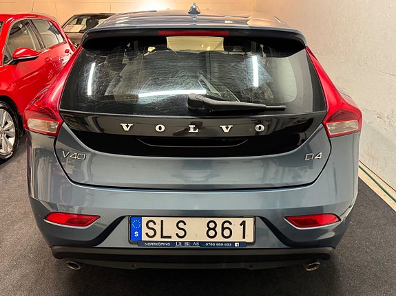 Volvo V40 24 of 28