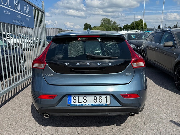 Volvo V40 4 of 5
