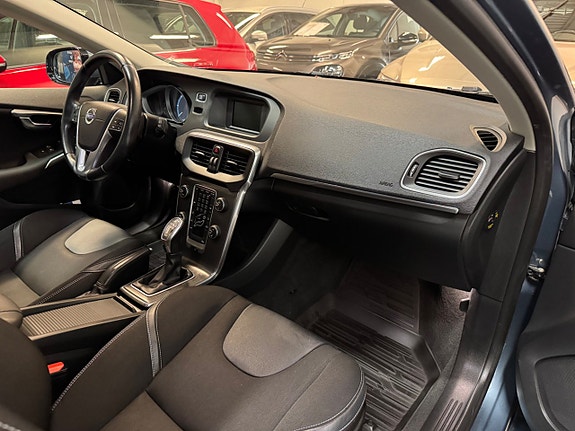 Volvo V40 15 of 28