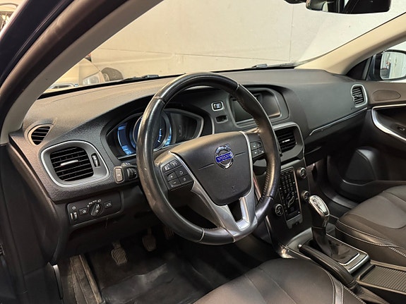Volvo V40 18 of 28