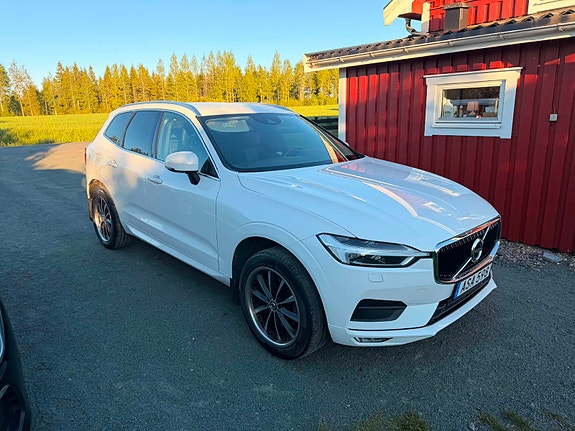 Volvo XC60 2 of 5