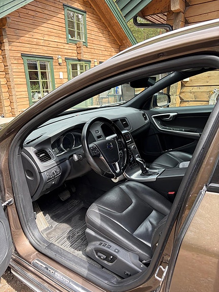 Volvo V60 Cross Country 5 of 5